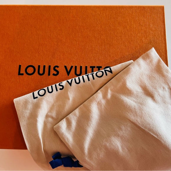 LOUIS VUITTON Run Away Sneakers - NEW - Picture 8 of 10